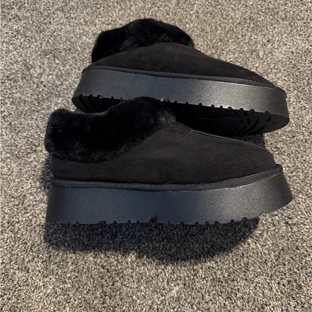 BRAND NEW - Women’s Black Platform Slip-Ons